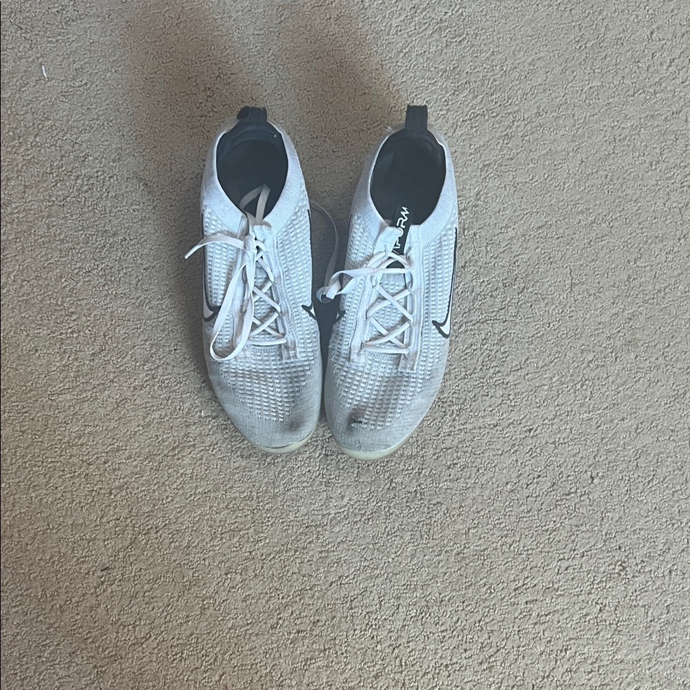 Nike Women's White and Black Athletic Shoes